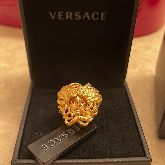 Hot sale 🔥 LA MEDUSA RING - Versace Brand New Ring - Picture 3 of 13